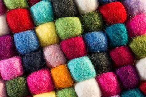  Polyestervezels: Een kijkje in de wereld van duurzame synthetische textielvezels!